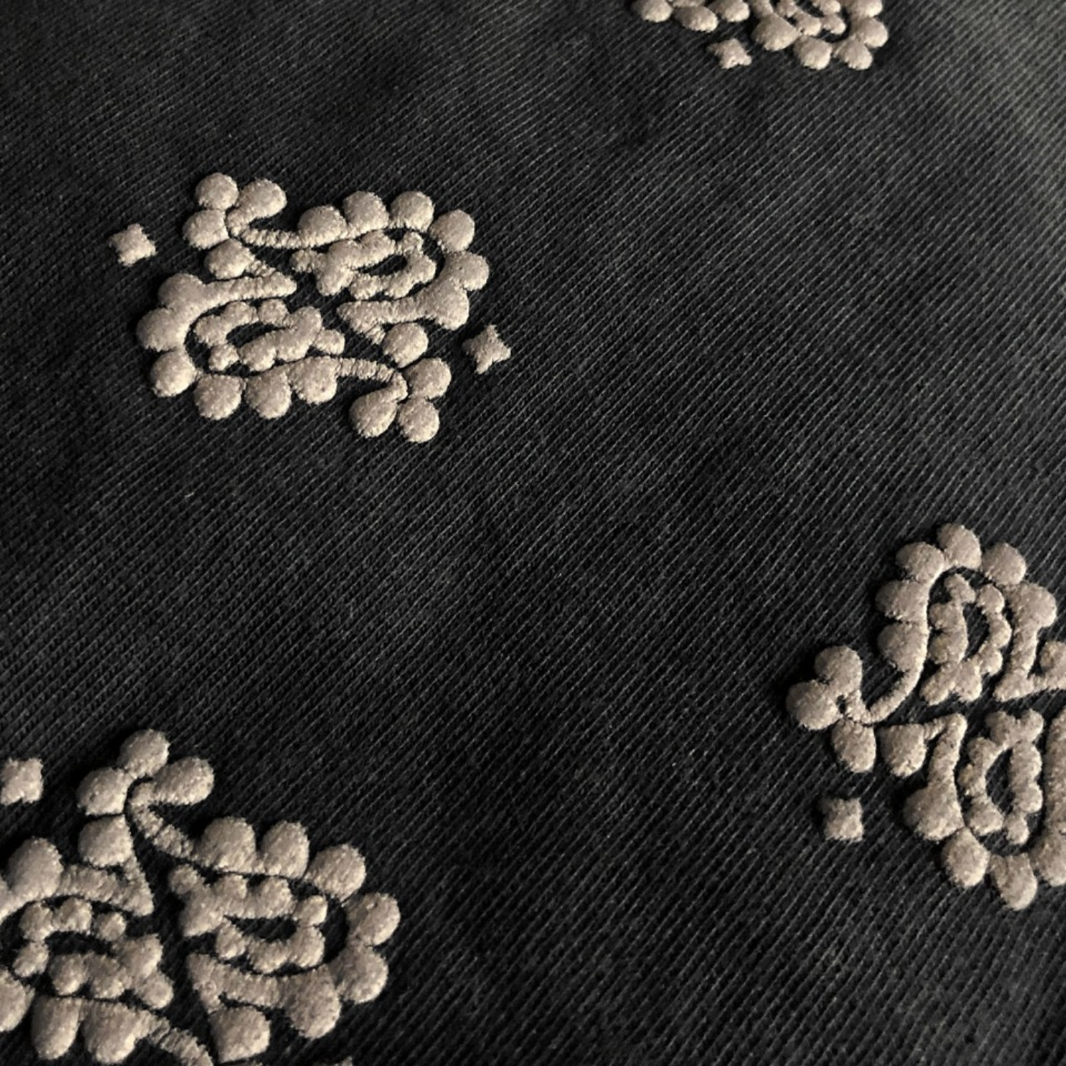 Askyurself T-shirts Paisley Embossed Three-Dimensional Puff Print Distressed